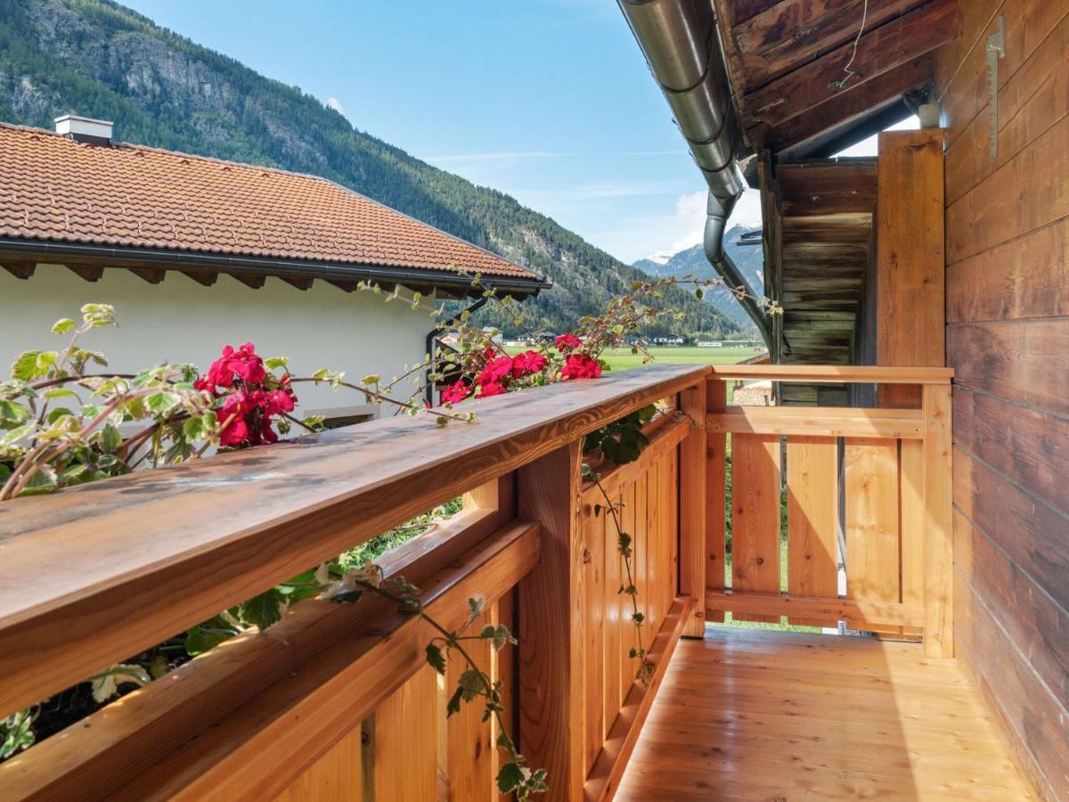 Vintage Holiday Home Near The Ski Bus Stop Langenfeld Exterior photo