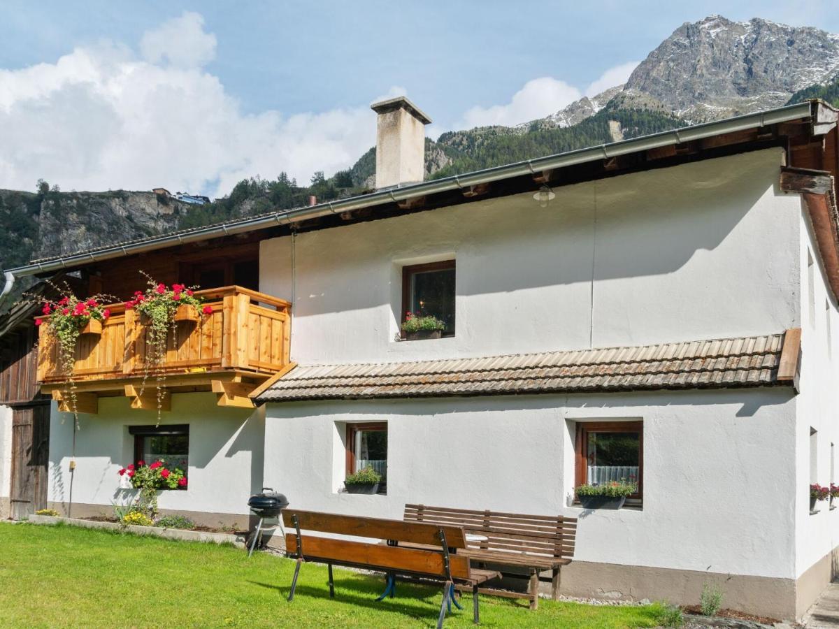 Vintage Holiday Home Near The Ski Bus Stop Langenfeld Exterior photo