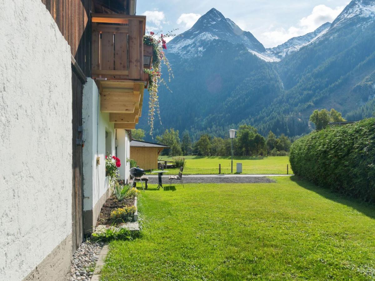 Vintage Holiday Home Near The Ski Bus Stop Langenfeld Exterior photo